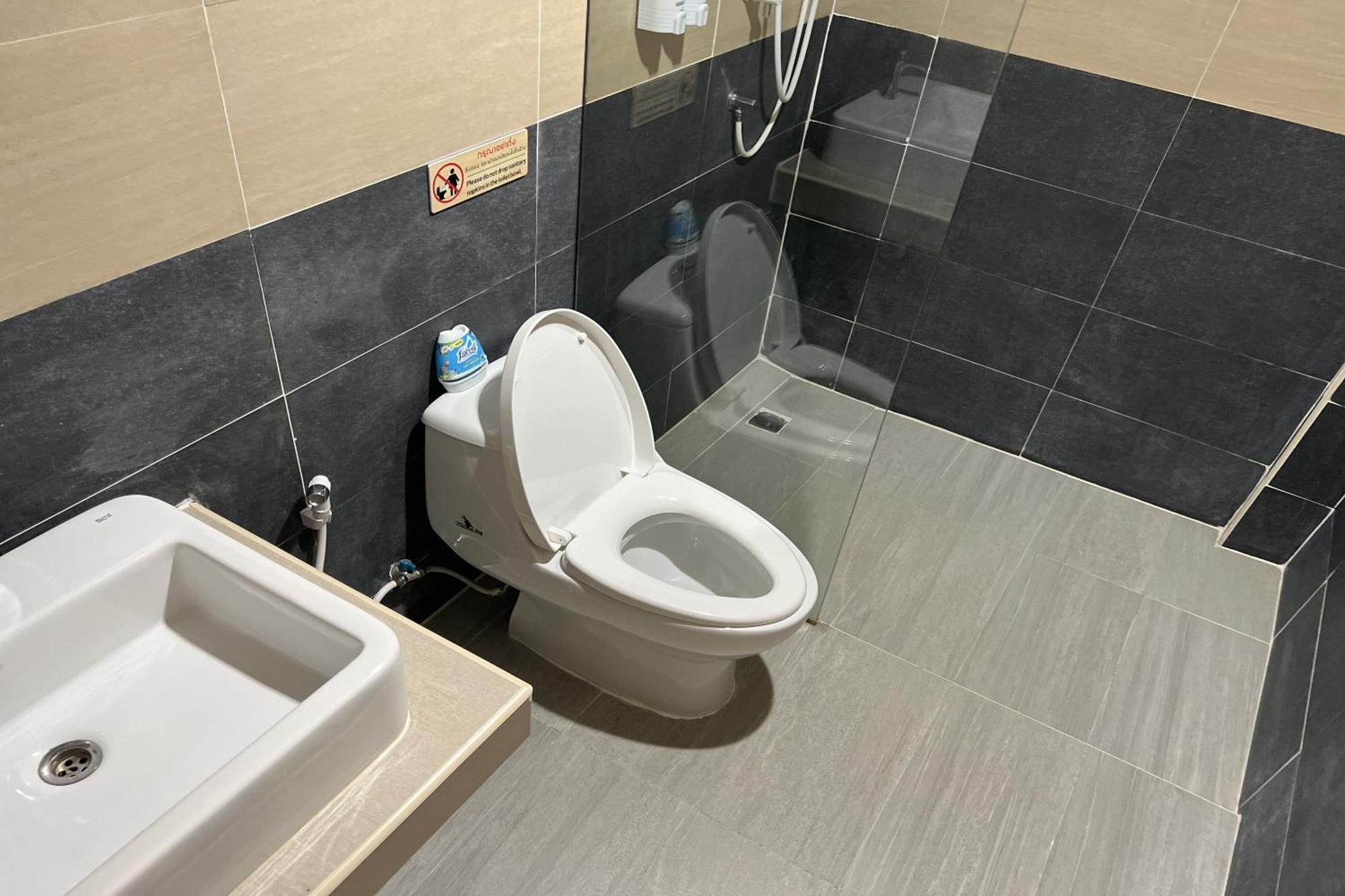 V Tharm Hotel Udon Thani Zewnętrze zdjęcie